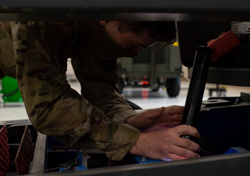 AGE Airmen help keep C-17s young