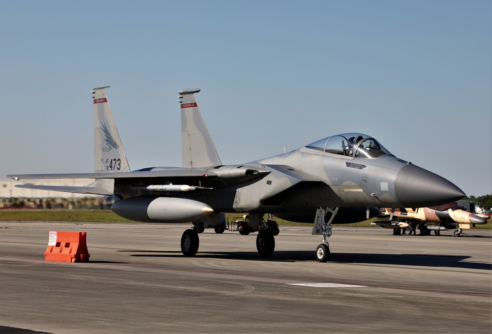 123rd Fighter Squadron taxis