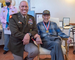 Oklahoma World War II and Korean War Veteran receives Thunderbird Medal