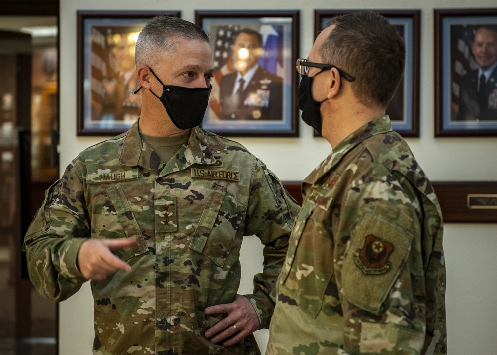 16th Air Force Commander visits AFSOC