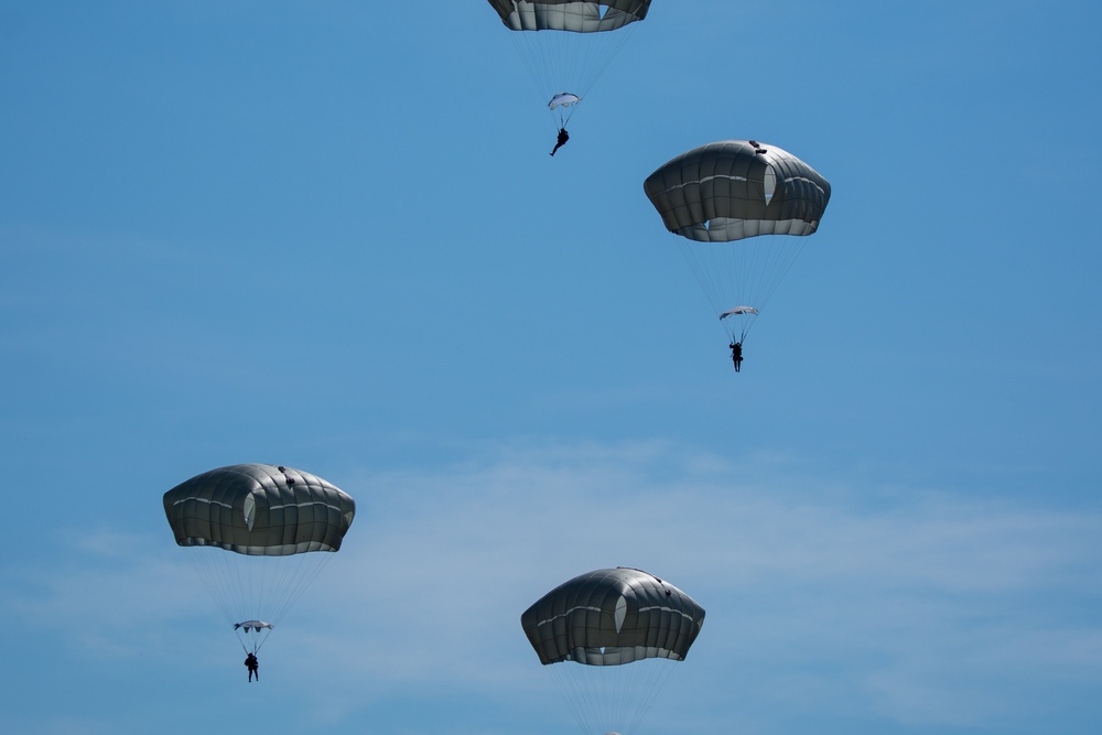 Pope Field Hosts First All-Female Air Drop