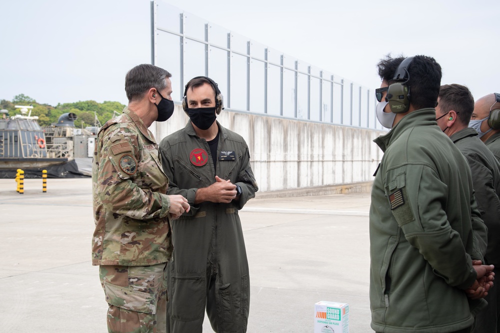 USFJ Lt. Gen. Schneider Visits CFAS