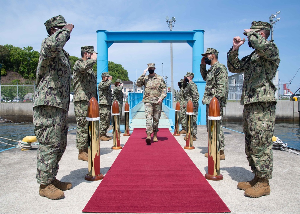 USFJ Lt. Gen. Schneider Visits CFAS