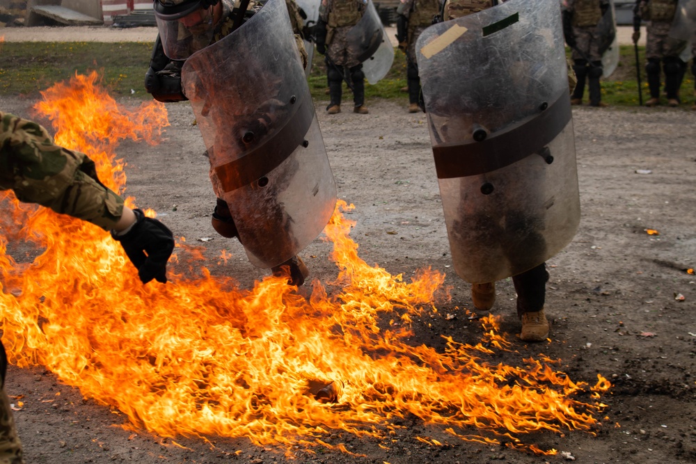 RC-E KFOR U.S. Army Soldiers brave fire phobia training