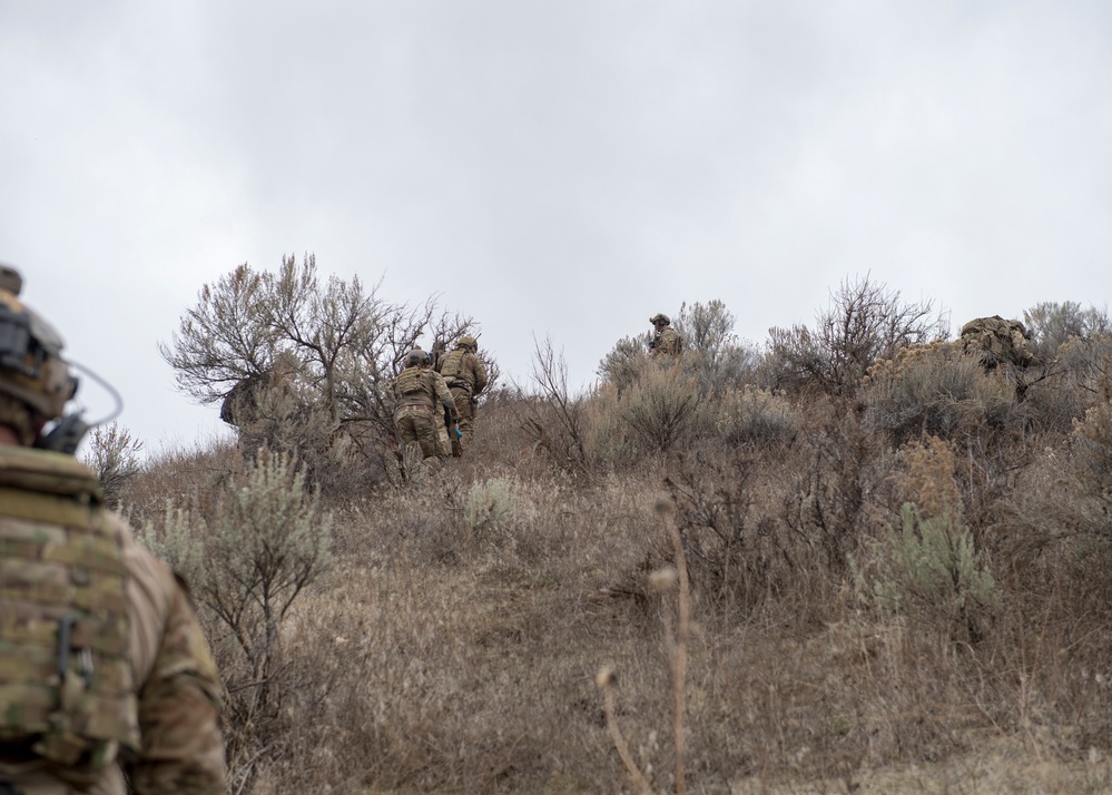 124th Air Support Operations Squadron Trains with 124th Security Forces