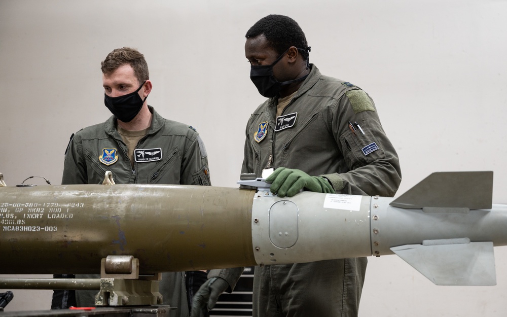 Weapons instructor class construct training munitions