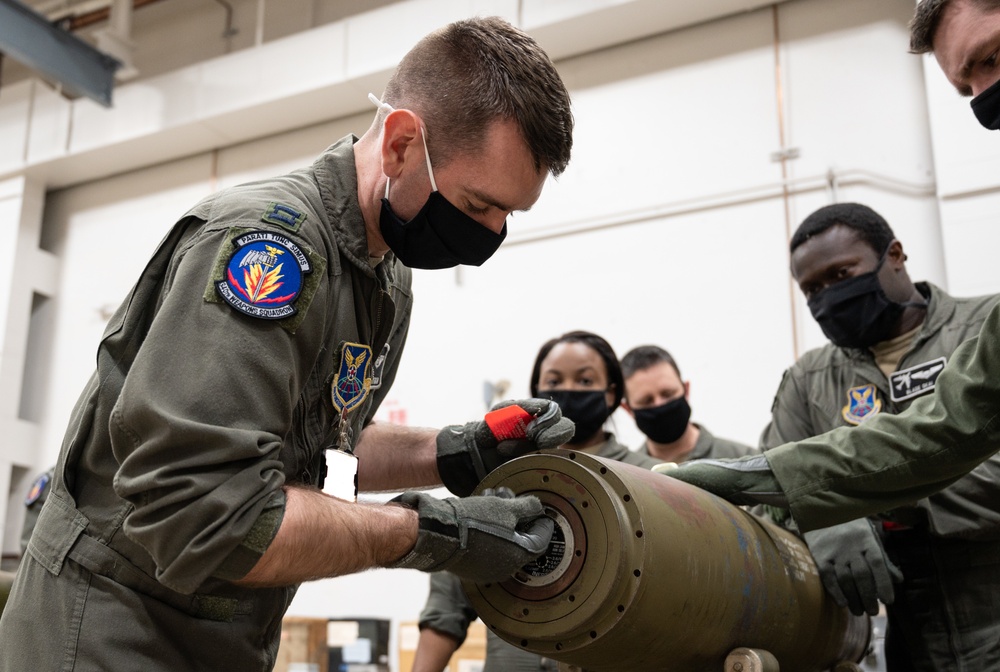 Weapons instructor class construct training munitions