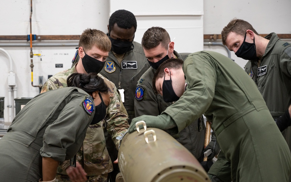 Weapons instructor class construct training munitions