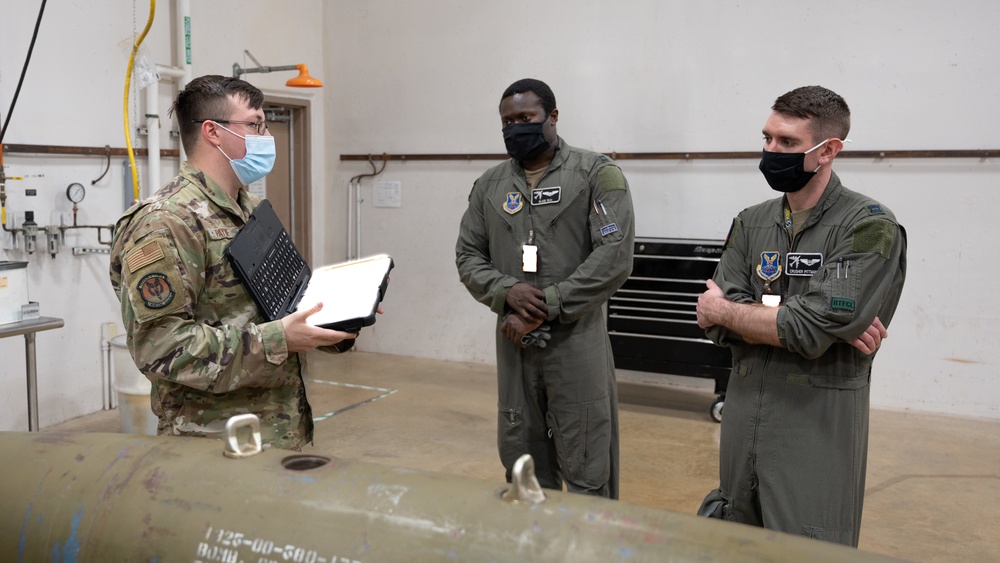 Weapons instructor class construct training munitions