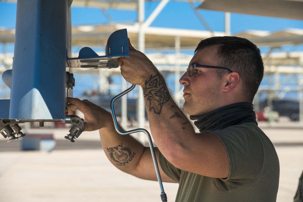 Maintainers compete in weapons load
