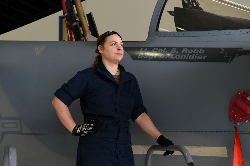 U.S. Air Force Staff Sgt. Aimee Lonidier