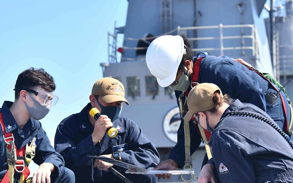 Blue Ridge Sailors Conduct Working Aloft Maintenance