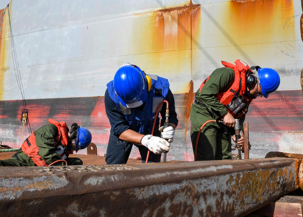 USS Hershel &quot;Woody&quot; Williams maintenance in Croatia