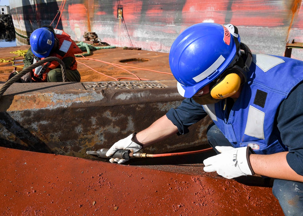 USS Hershel &quot;Woody&quot; Williams maintenance in Croatia