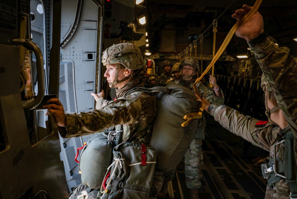 DVIDS - Images - All Female Airdrop Mission [Image 13 of 14]