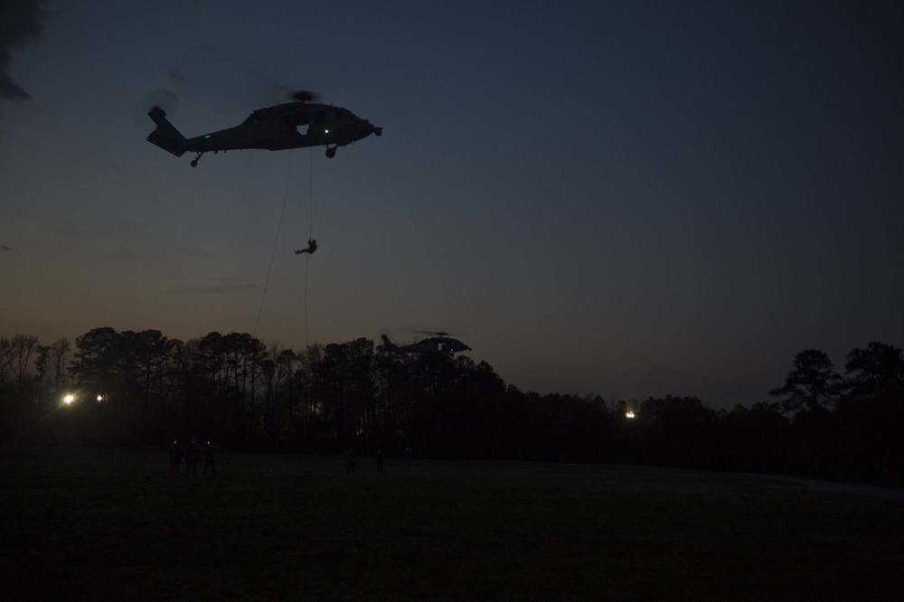 EOD Operators Conduct Helicopter Rope Suspension Technique Training