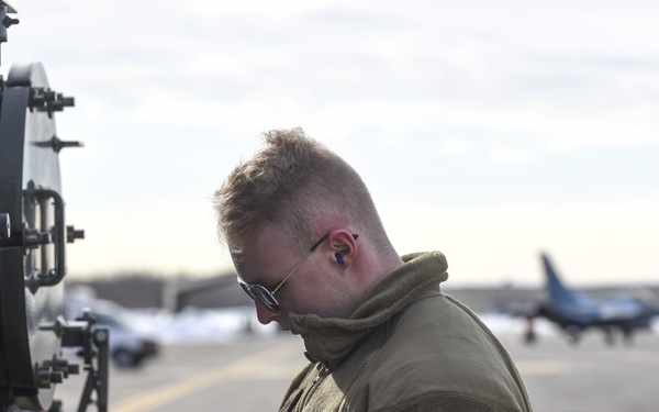 Arctic Gold 21-2 hot pit refueling