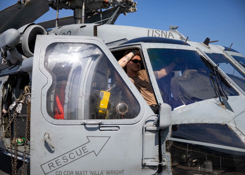 HSC 22 Crewmember Prepares Helicopter