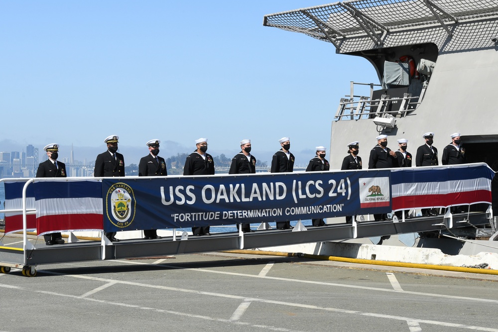 DVIDS - Images - Navy Commissions USS Oakland (LCS 24) [Image 2 of 3]
