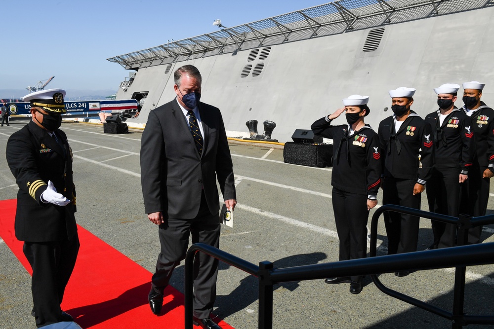 Navy Commissions USS Oakland (LCS 24)