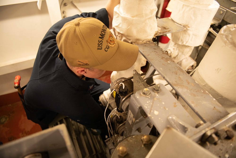 Monterey Conducts Operations in the Arabian Gulf