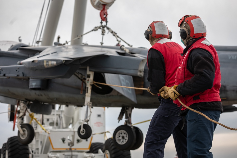 Kearsarge Sailors Conduct Training Exercise