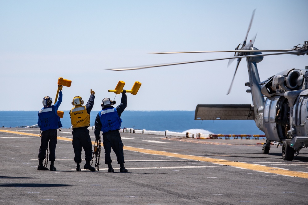 Kearsarge Conducts Flight Ops