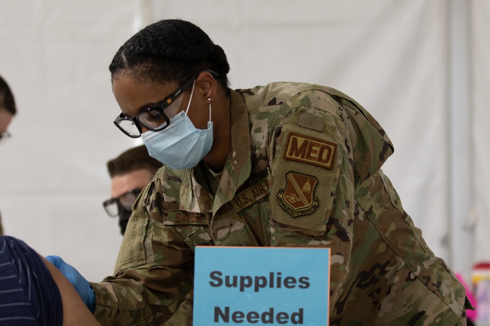 U.S. service members aid FEMA at the Greenbelt Metro CVC