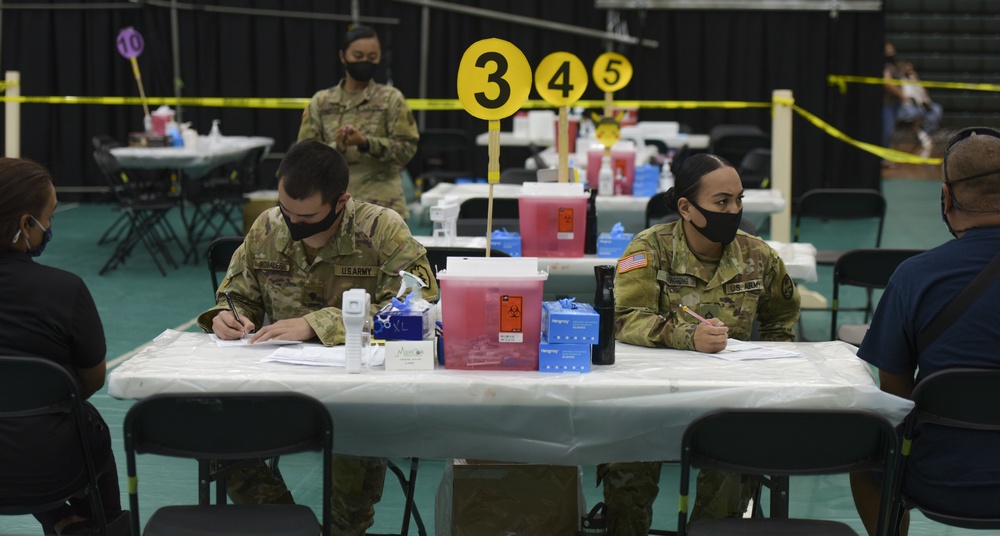 U.S. Army 25th Infantry Division Soldiers Administer Vaccines at Guam Department of Public Health and Social Services COVID-19 Vaccine Clinic
