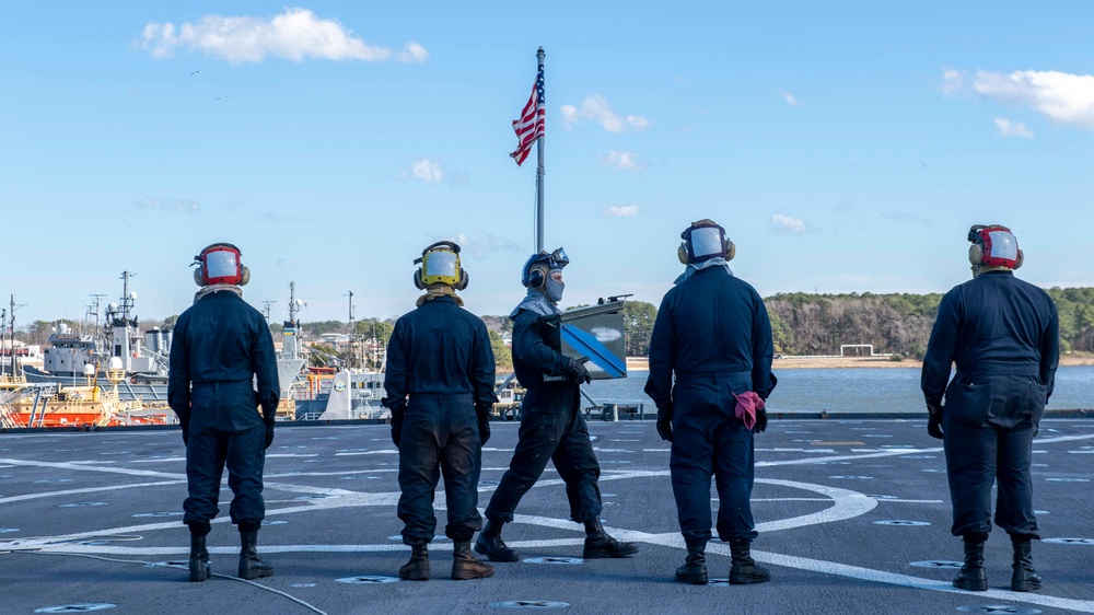 USS Carter Hall Conducts Damage Control Training