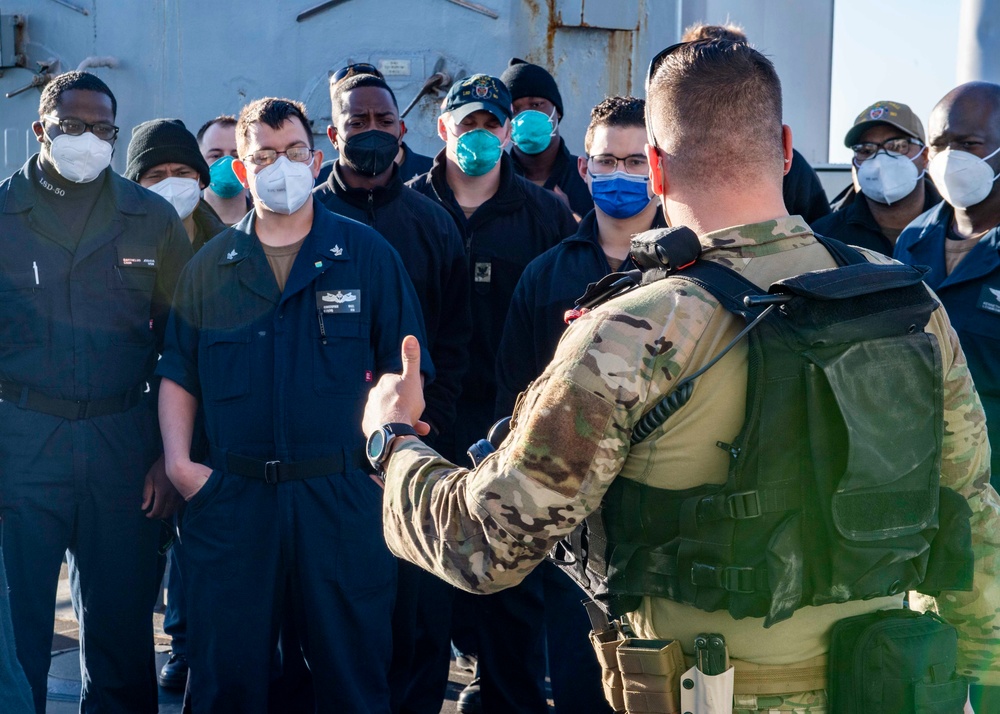 USS Carter Hall Conducts Machine Gun Qualifications