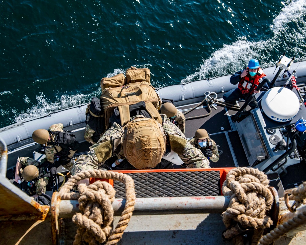 USS Carter Hall Conducts Counter-Piracy Training
