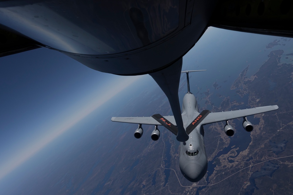 C-5M Super Galaxy refueling