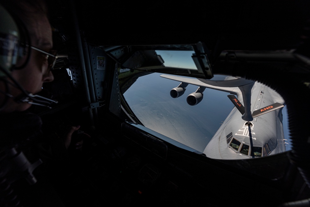 C-5M Super Galaxy refueling