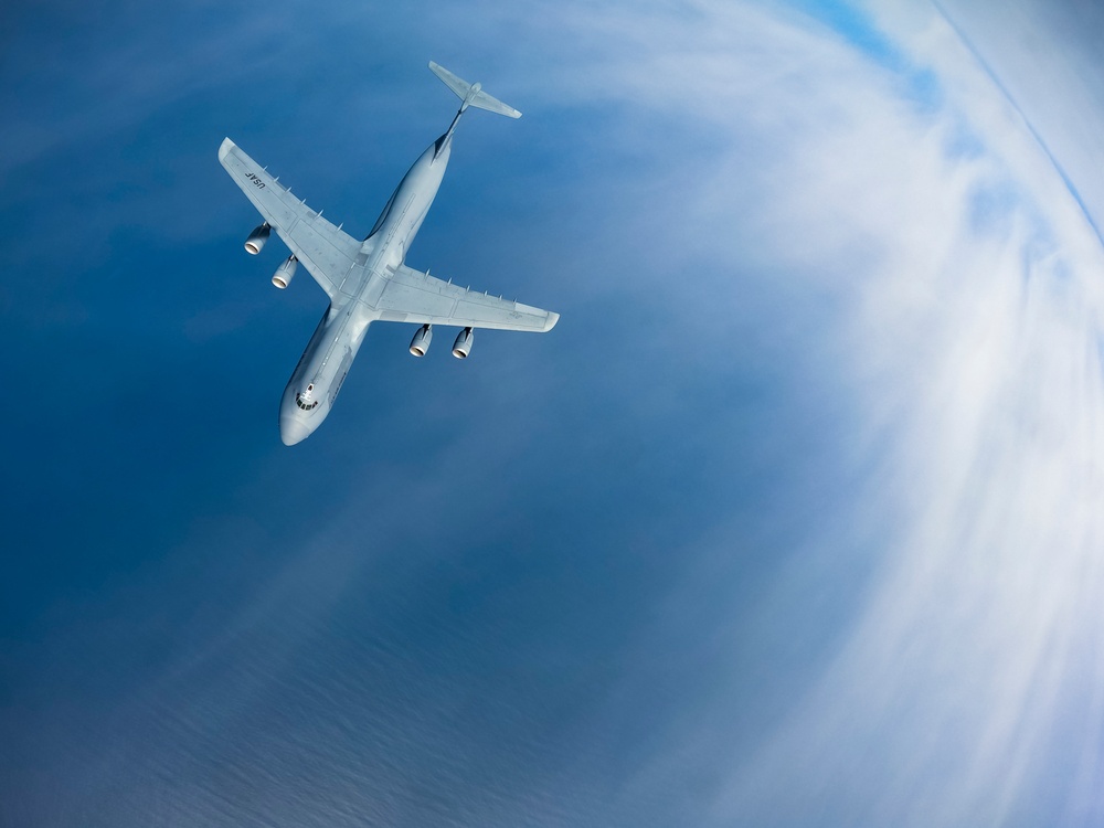 C-5M Super Galaxy refueling