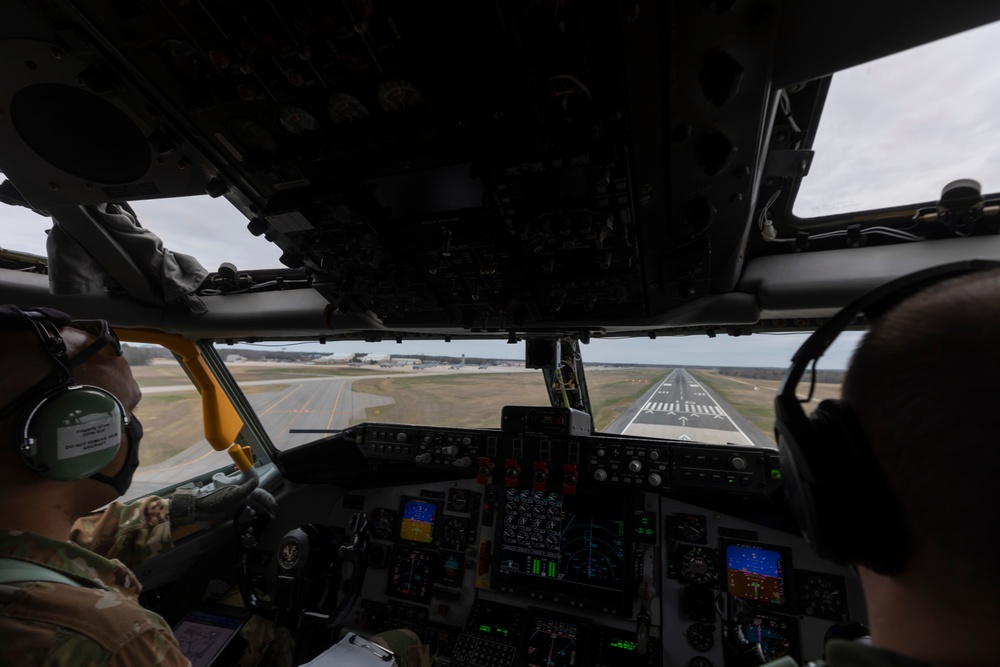 C-5M Super Galaxy refueling