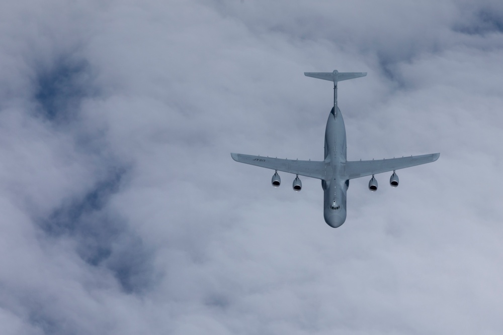 C-5M Super Galaxy refueling