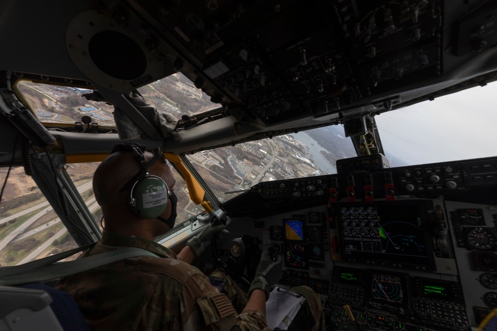 C-5M Super Galaxy refueling