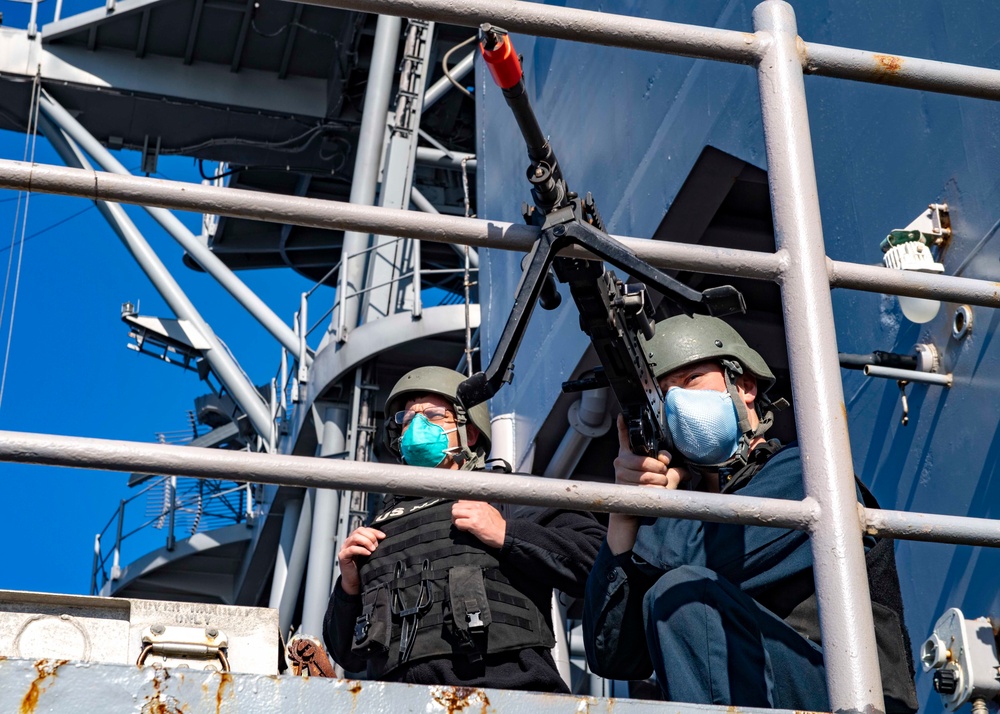 USS Carter Hall Transits with Iwo Jima ARG