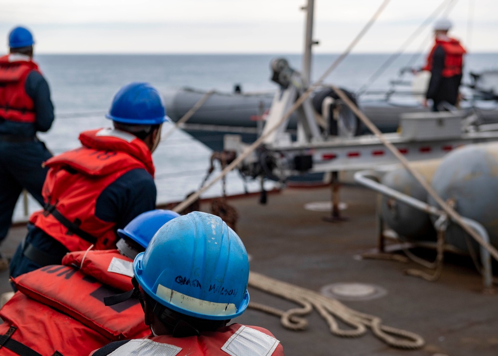 USS Carter Hall and USS San Antonio Conduct VBSS Drill