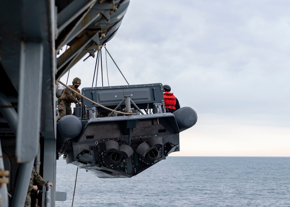 USS Carter Hall and USS San Antonio Conduct VBSS Drill