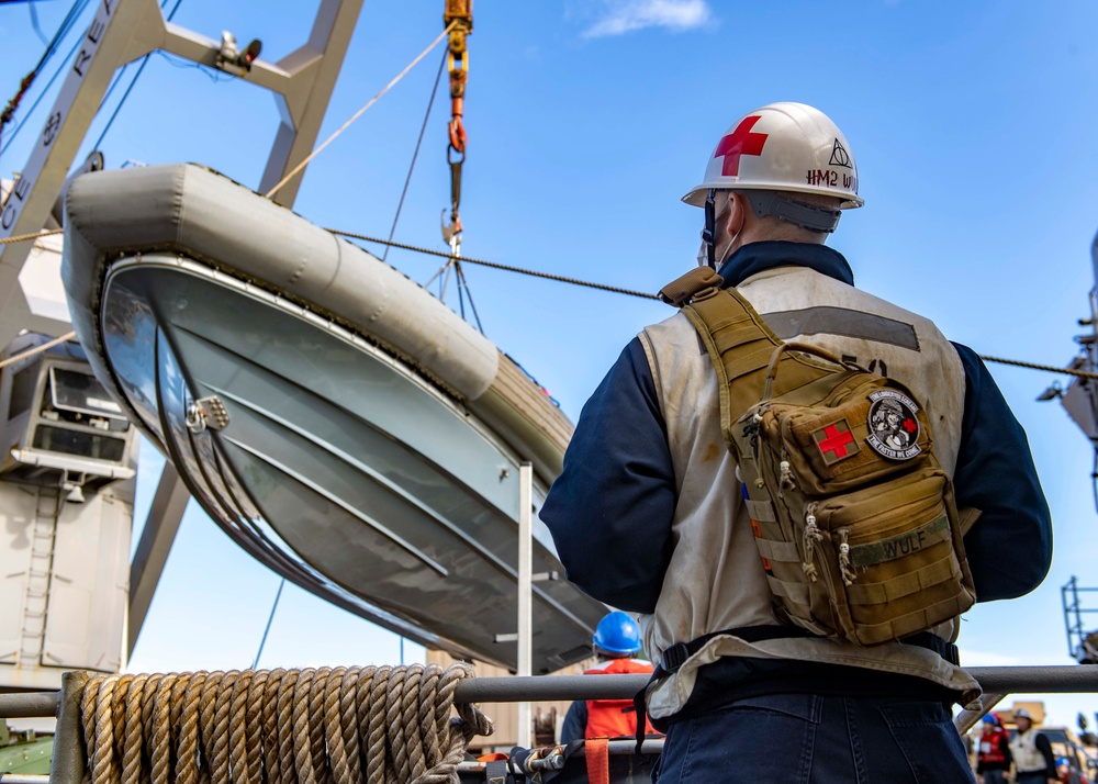 USS Carter Hall and USS San Antonio Conduct VBSS Drill