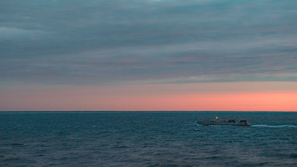 USS Carter Hall Conducts Beach Raid Training with Iwo Jima ARG