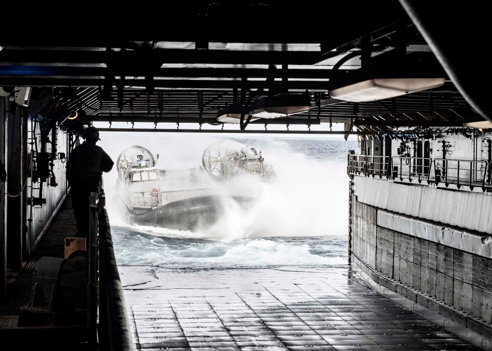 USS Carter Hall Conducts Beach Raid Training with Iwo Jima ARG