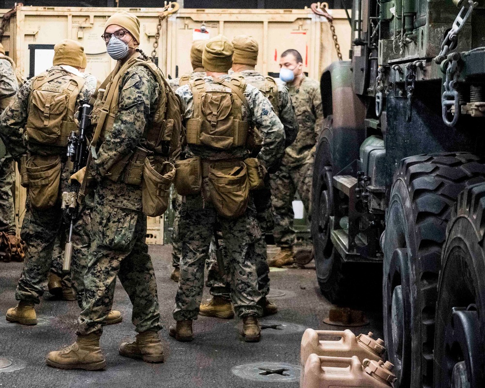 USS Carter Hall Conducts Training with Iwo Jima ARG