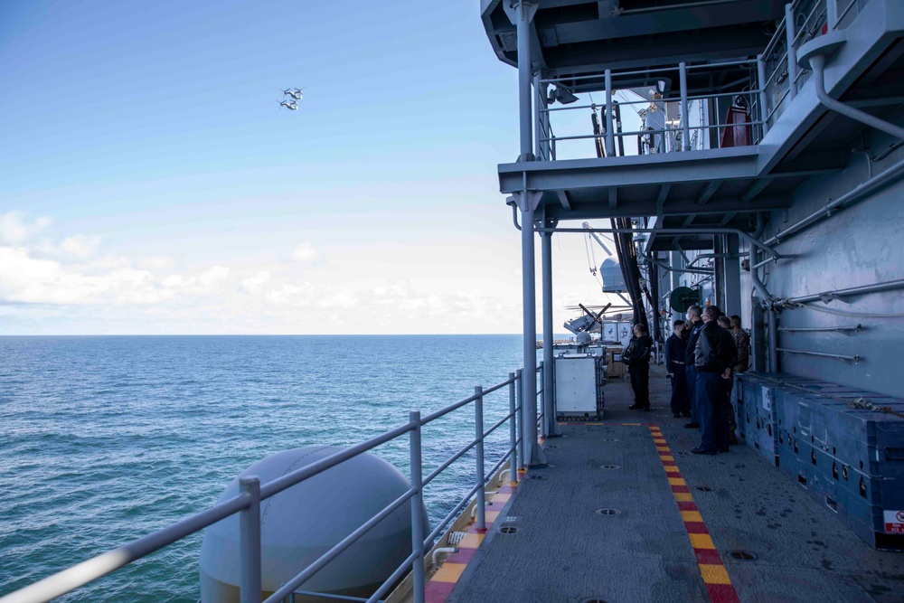 UK Minister of Armed Forces and Chargé d’Affairs welcomed on USS Iwo Jima