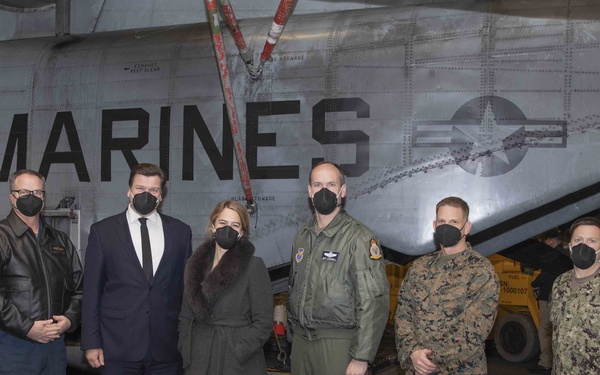 UK Minister of Armed Forces and Chargé d’Affairs welcomed on USS Iwo Jima