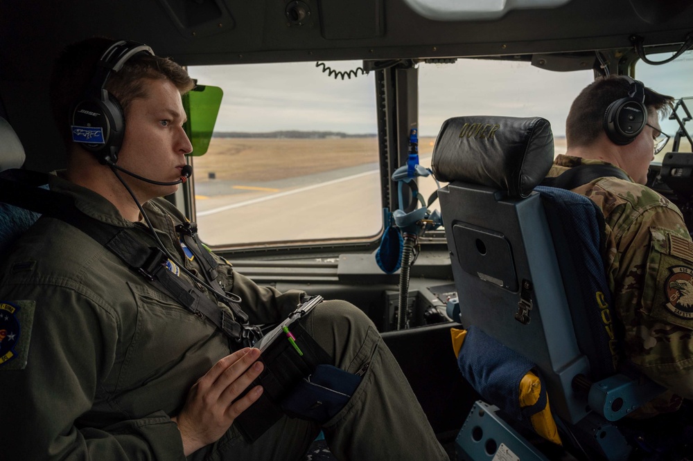 Dover C-17 Aircrew and AE Team trains for global mobility