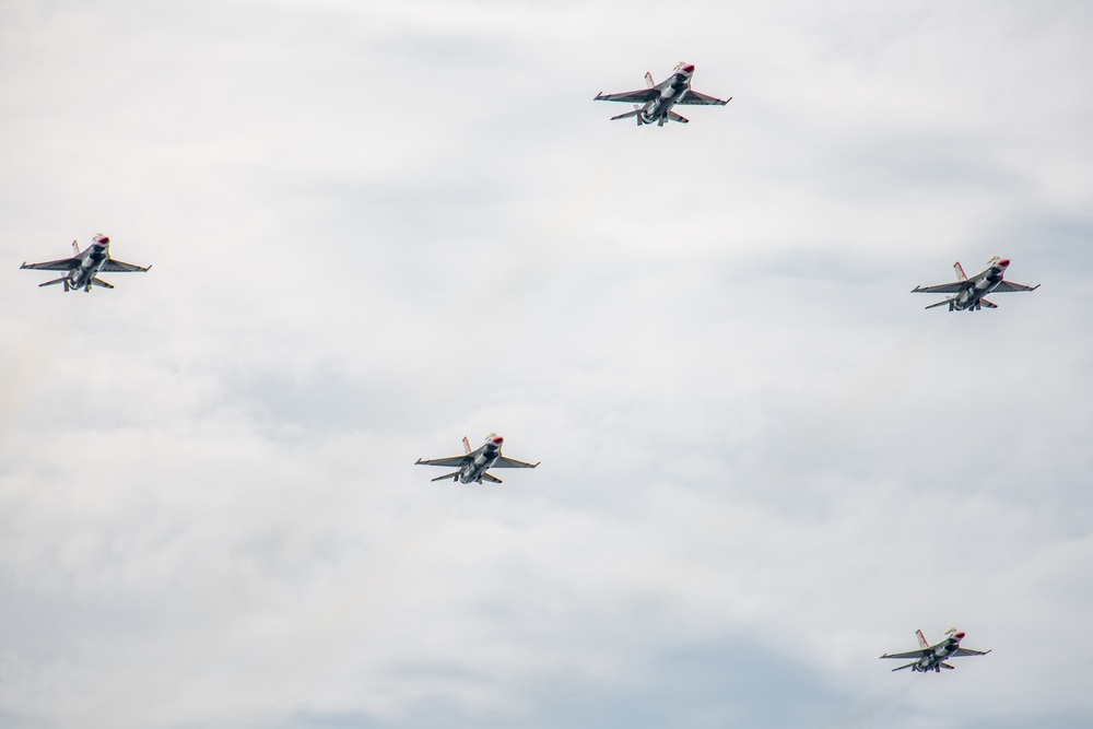 Thunderbirds arrive at Patrick Space Force Base for the Cocoa Beach Air Show