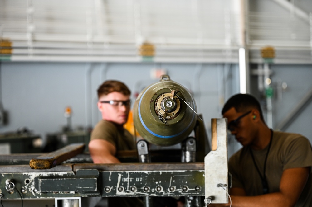 2nd AMXS Airmen compete in weapons load competition